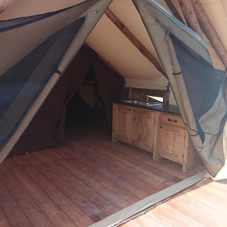 Tente Lodge Pour 5 Personnes En Bordure De La Riviere Allier Au Sein D'Un Petit Camping Saint-Yorre Εξωτερικό φωτογραφία