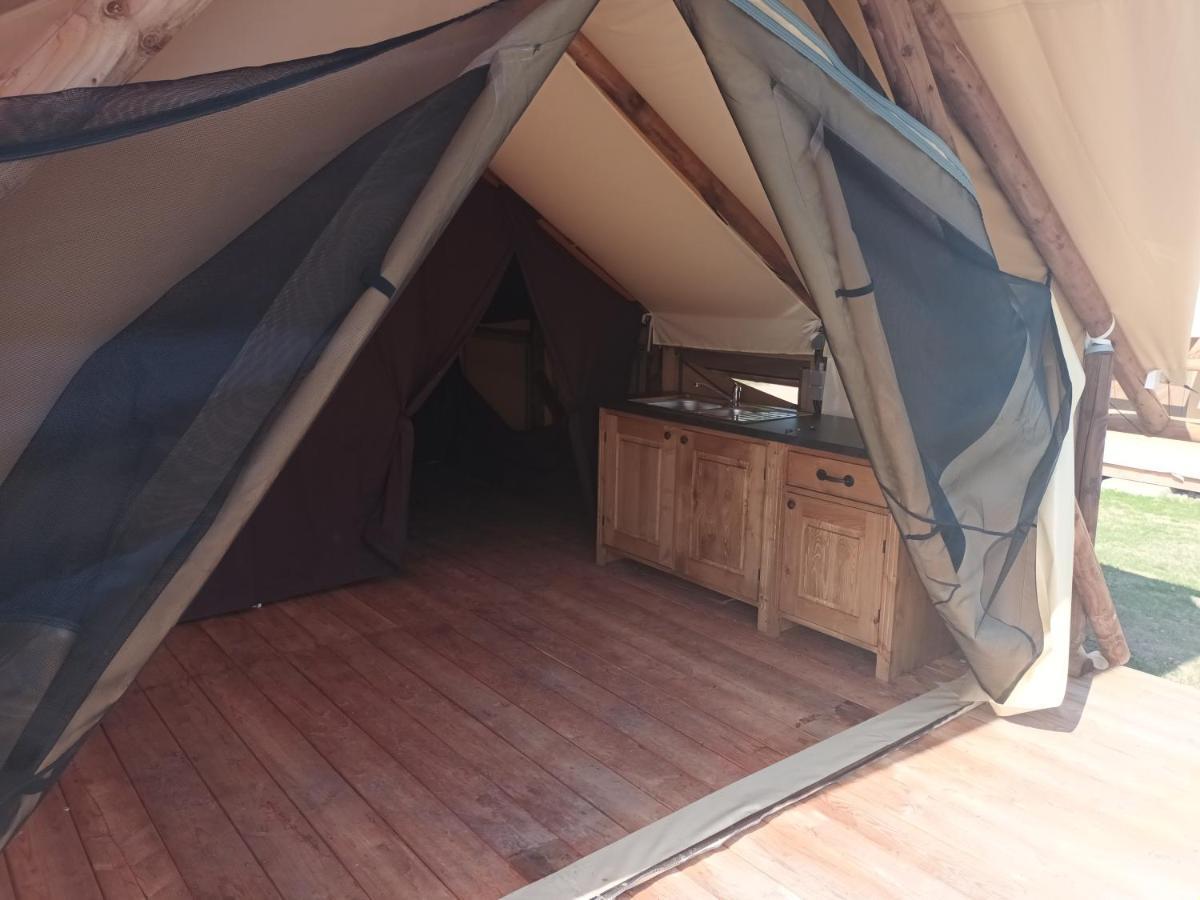 Tente Lodge Pour 5 Personnes En Bordure De La Riviere Allier Au Sein D'Un Petit Camping Saint-Yorre Εξωτερικό φωτογραφία