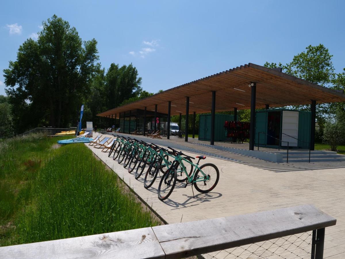 Tente Lodge Pour 5 Personnes En Bordure De La Riviere Allier Au Sein D'Un Petit Camping Saint-Yorre Εξωτερικό φωτογραφία