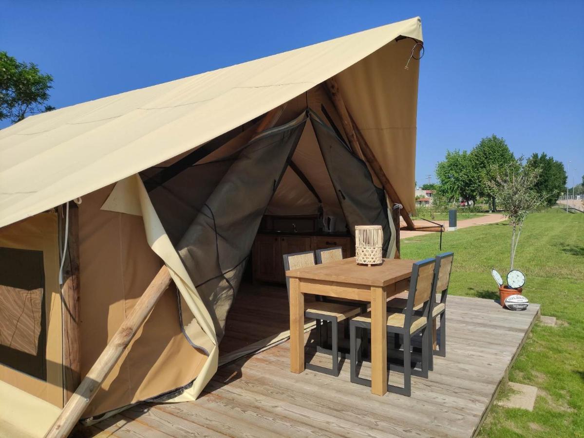 Tente Lodge Pour 5 Personnes En Bordure De La Riviere Allier Au Sein D'Un Petit Camping Saint-Yorre Εξωτερικό φωτογραφία